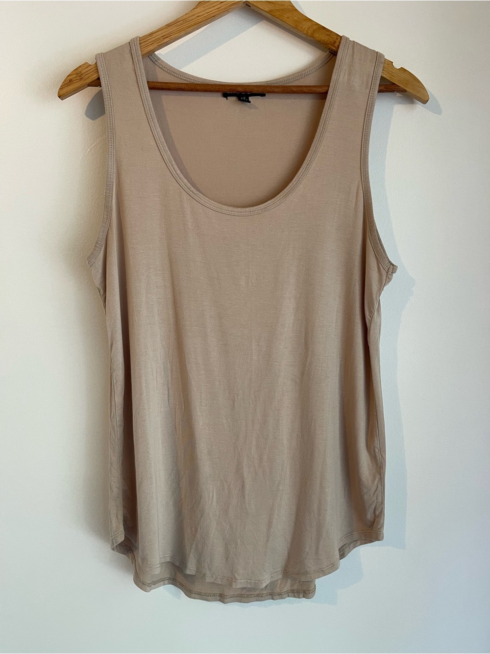 Cable & Gauge Beige Scoop Neck Shirttail Hem Viscose Tank Top Beige L